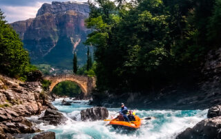Rafting en el río Ara de Torla a Broto, la aventura más emocionante del Pirineo