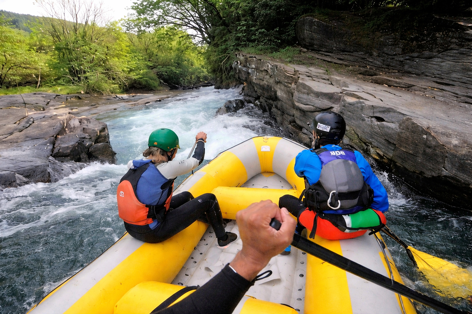 Rafting en el río Ara: aventura en el Pirineo