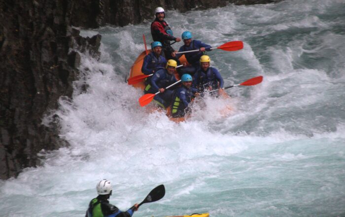 El rafting del rio ara es ideal para quienes buscan adrenalina en un entorno natural