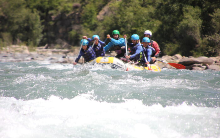 Qué hacer en Benasque disfrutando de rafting en el río Ésera