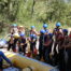 preparándose para hacer rafting en el río Ésera